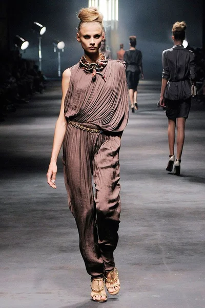 Look 37